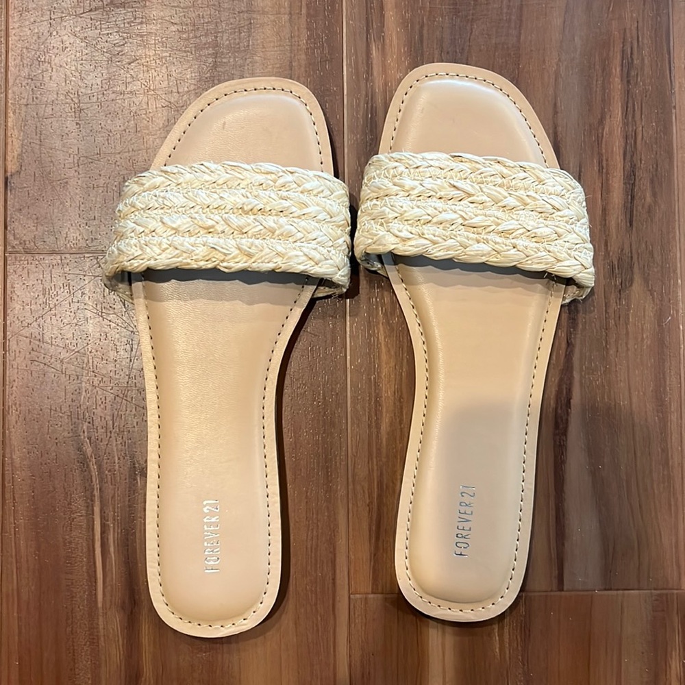 NWOT Forever 21 Straw Sandals, Size 6
